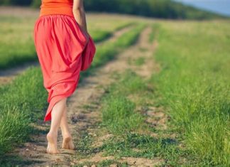 Walking Barefoot Can Improve Your Health And There Is Science To Back It Up