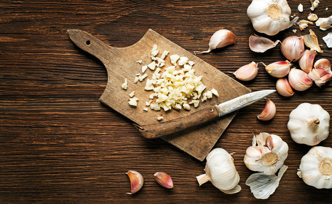 Health Benefits and Uses For Garlic